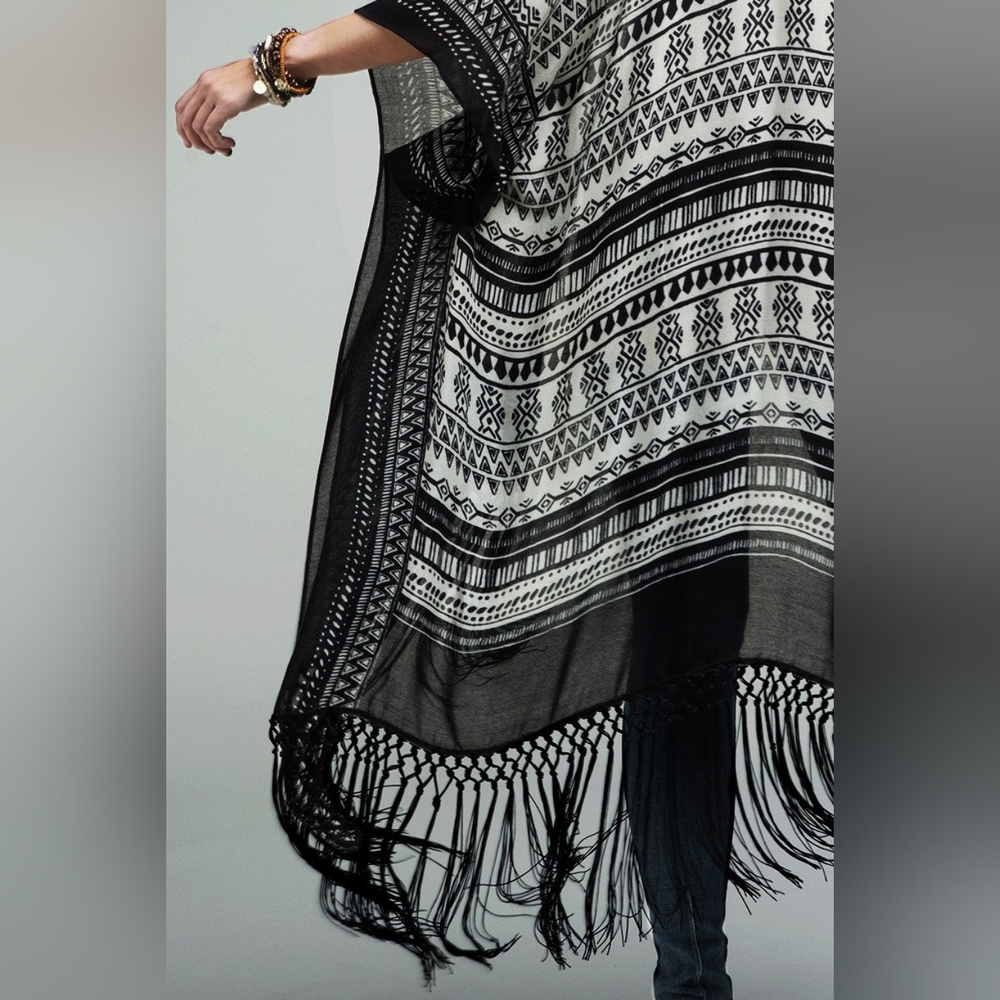 Sophisticated Ethnic Inspired Black & White Print Kimono w/ Black Tassels - Picture 3 of 7